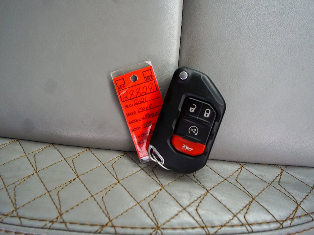 Used 2021 Jeep Wrangler Unlimited Sahara image 34