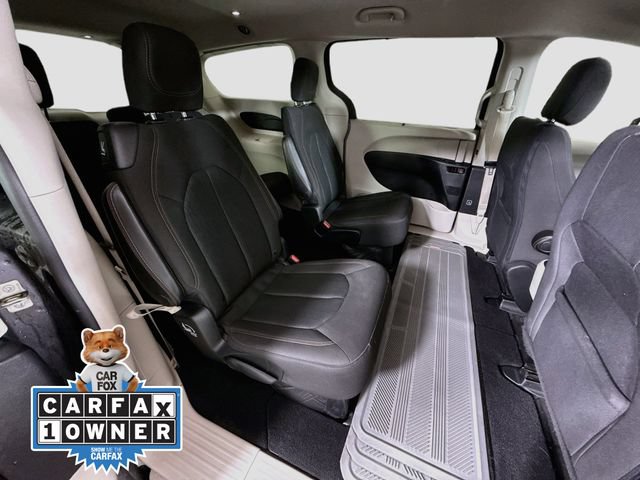 Used 2020 Chrysler Pacifica Touring w/ Cold Weather Group FWD image 27