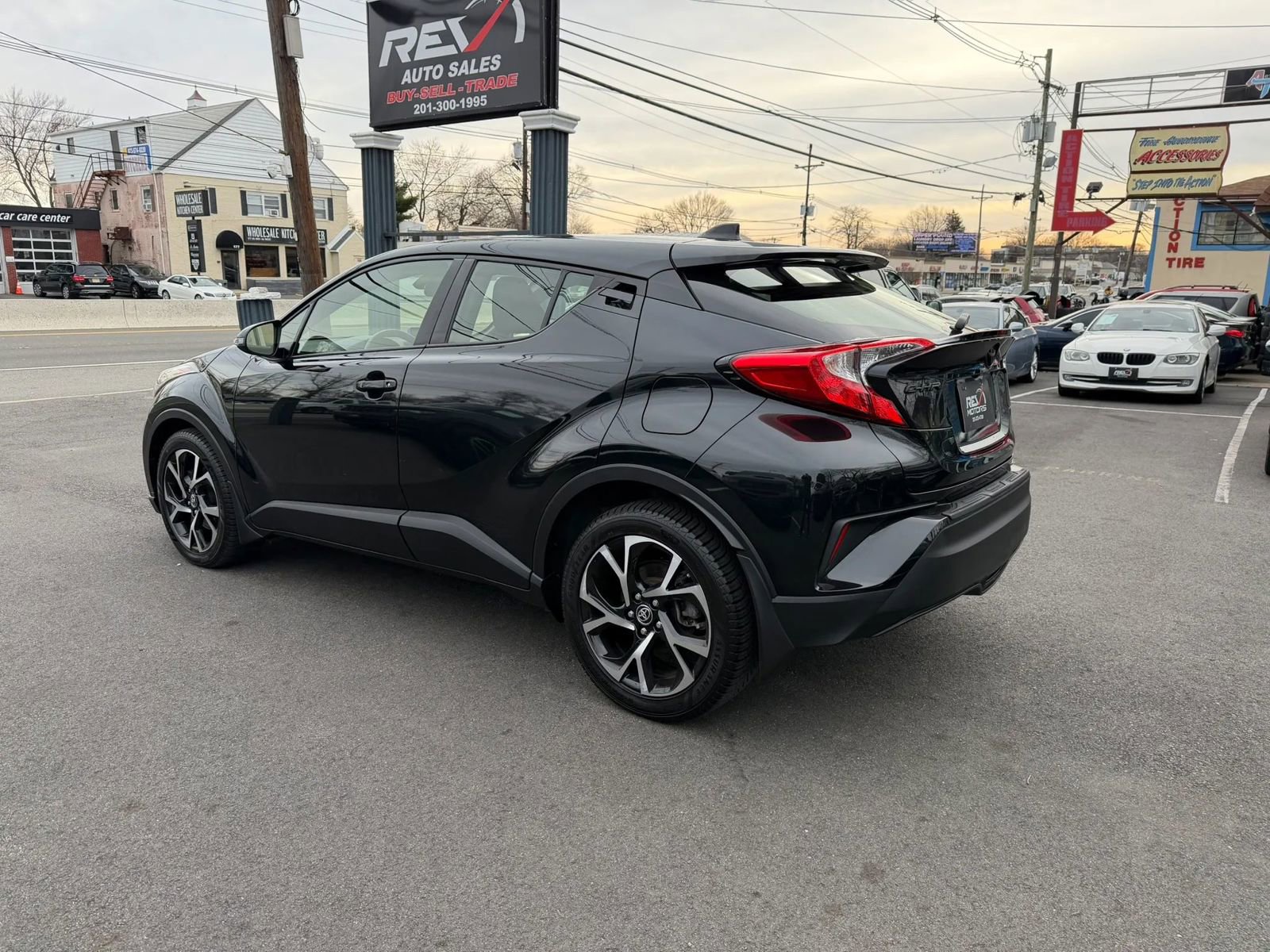 Used 2021 Toyota C-HR XLE image 4