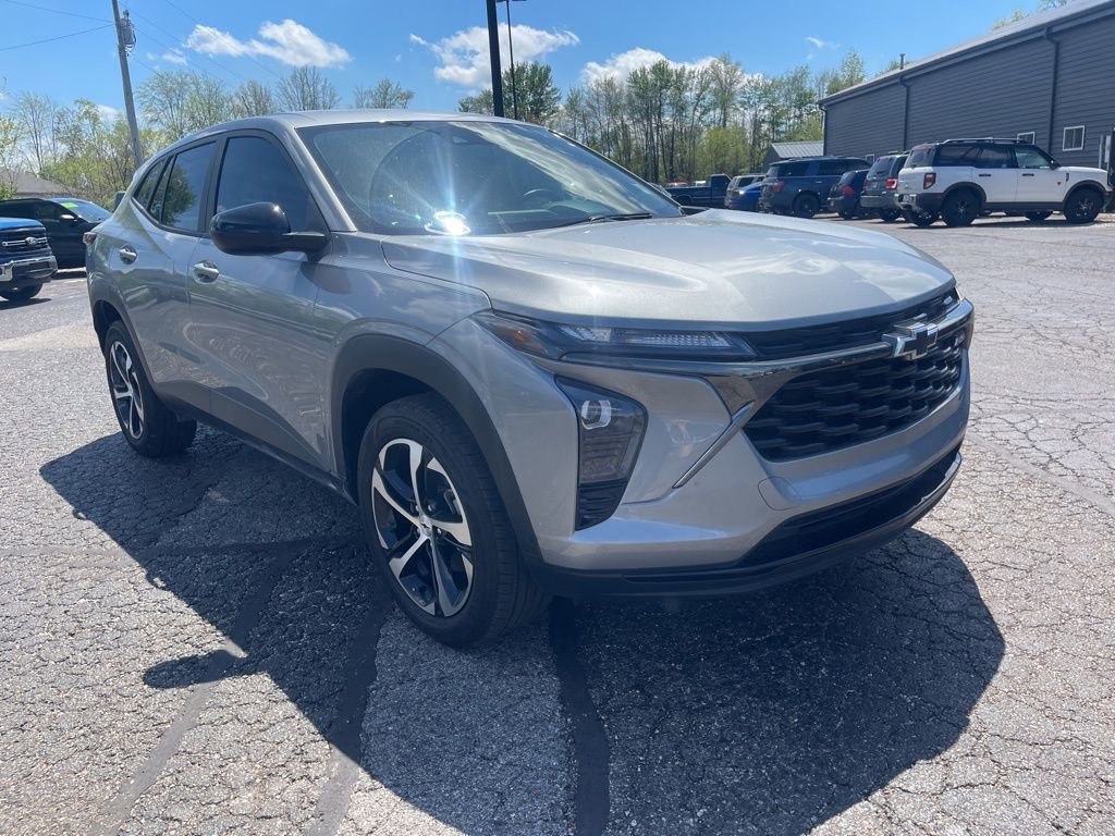 Used 2024 Chevrolet Trax RS FWD image 9