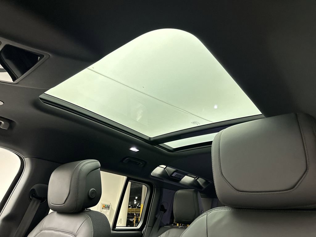 Used 2024 Land Rover Defender 110 X image 16