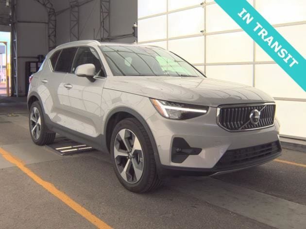 Used 2025 Volvo XC40 B5 Plus AWD/4WD video 1