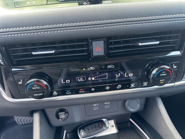 Used 2025 Nissan Rogue SL w/ SL Premium Package image 25