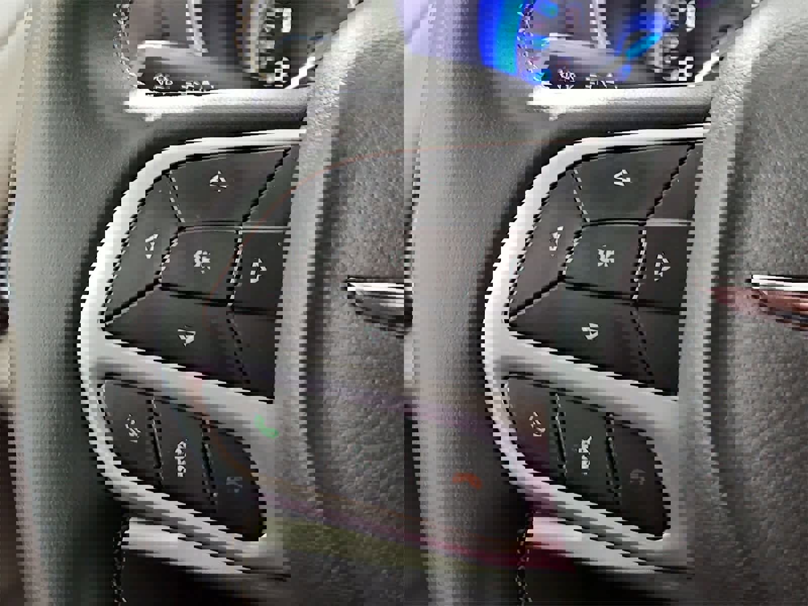 Used 2024 Chrysler Pacifica Touring-L image 23