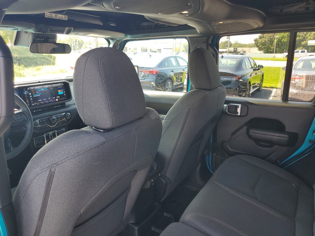 Used 2024 Jeep Wrangler Unlimited w/ Convenience Group AWD/4WD image 22