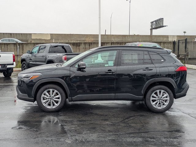 Used 2025 Toyota Corolla Cross LE image 12