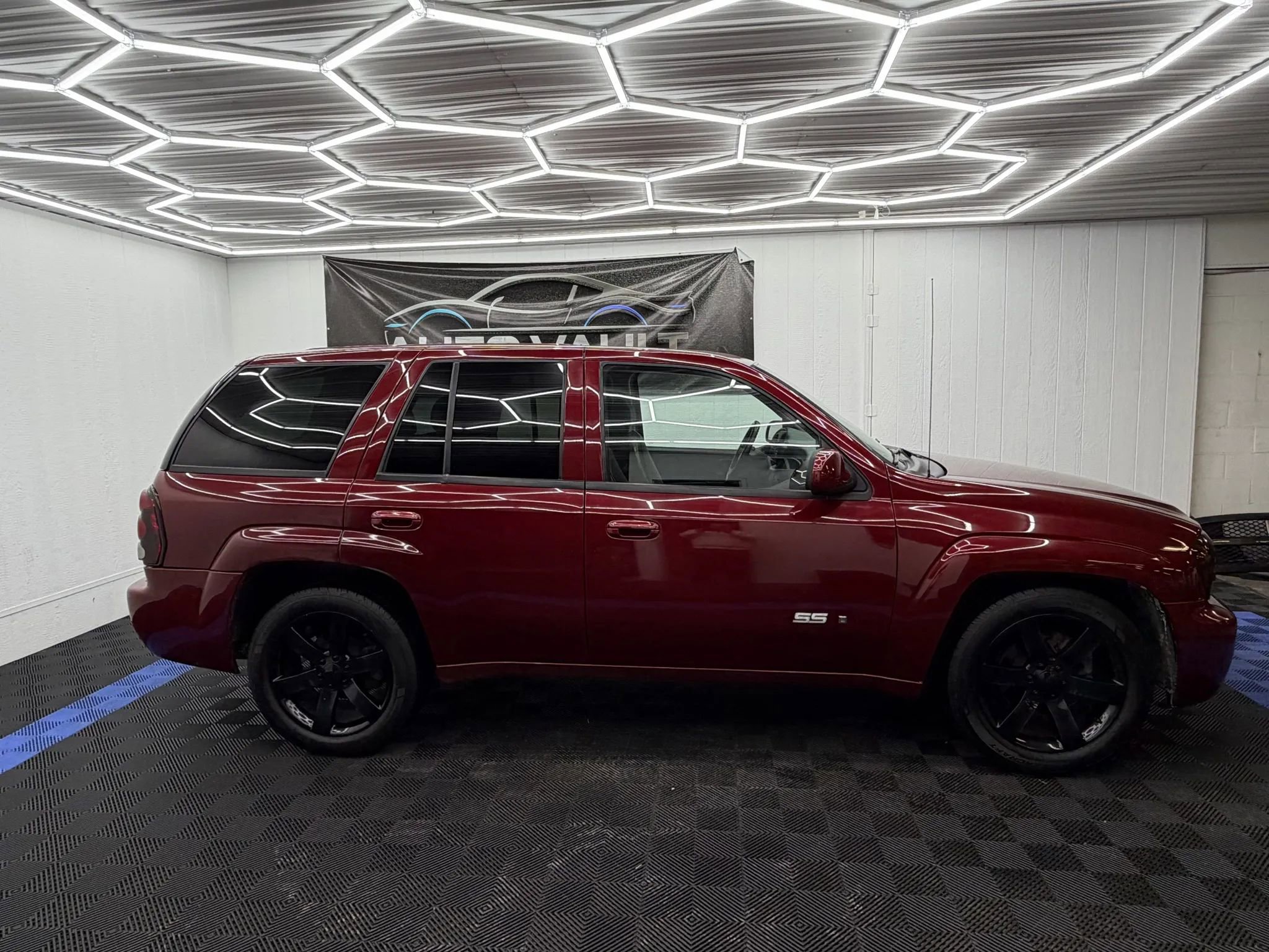 Used 2008 Chevrolet TrailBlazer SS image 2