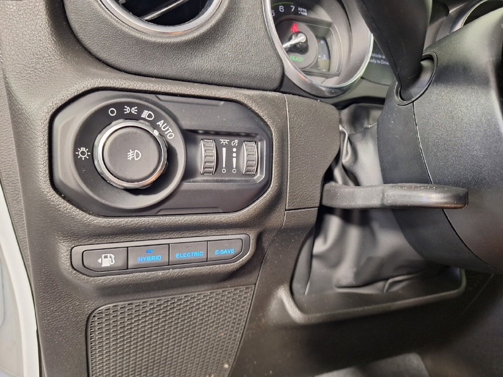 Used 2022 Jeep Wrangler Unlimited Sahara w/ Cold Weather Group AWD/4WD image 23