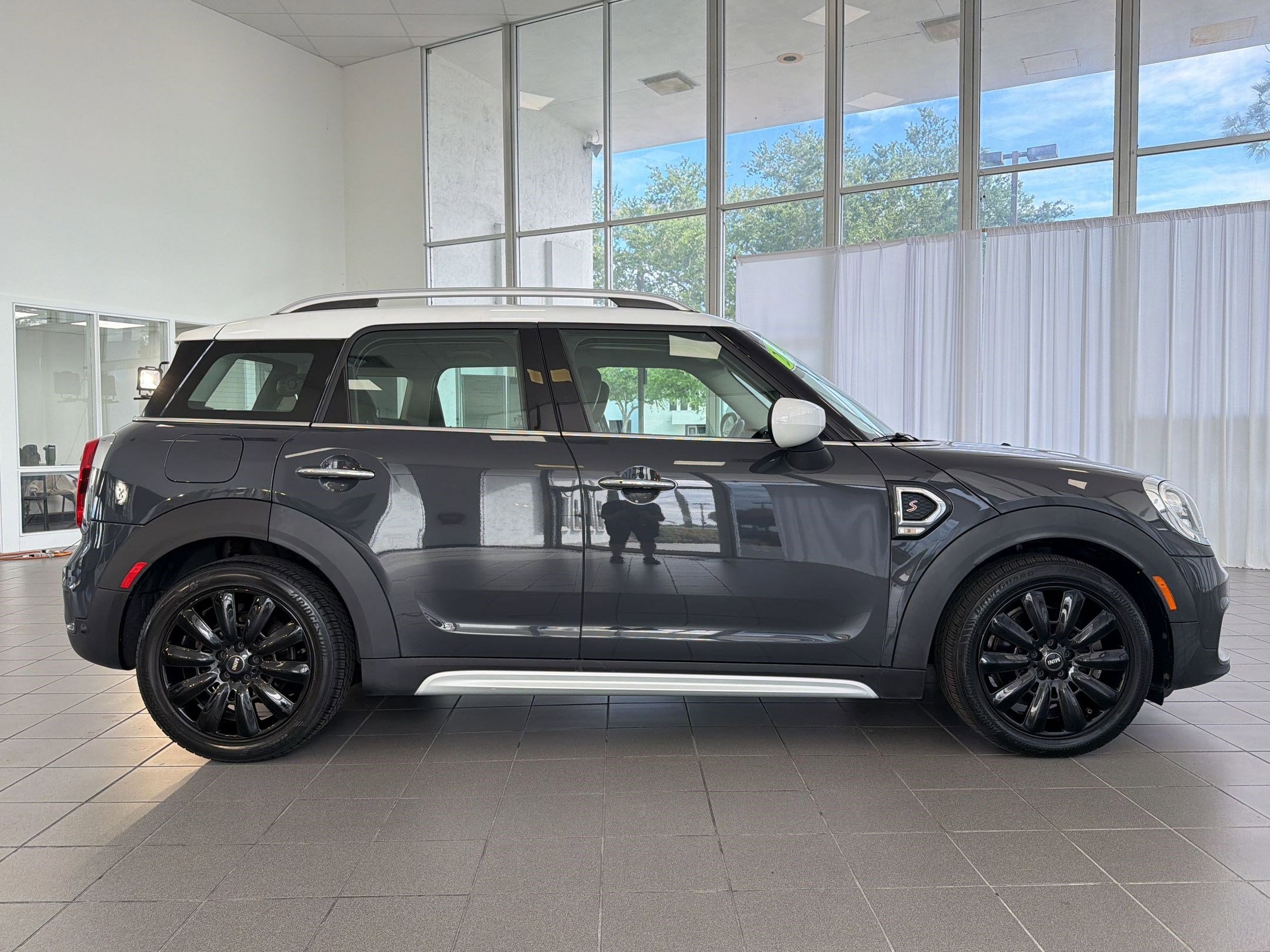 Used 2020 MINI Cooper Countryman S w/ Storage Package FWD image 8