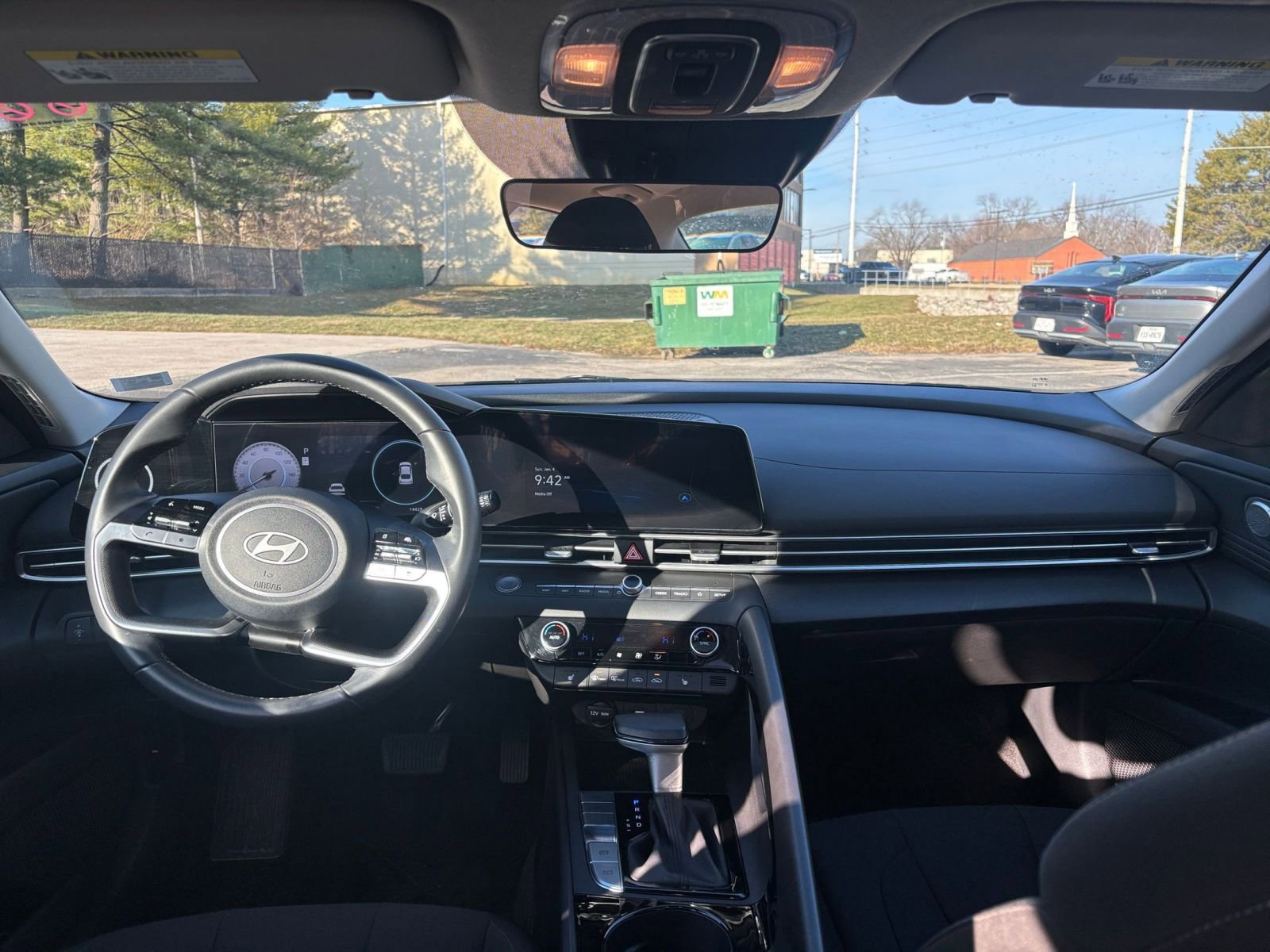 Used 2025 Hyundai Elantra SEL image 32
