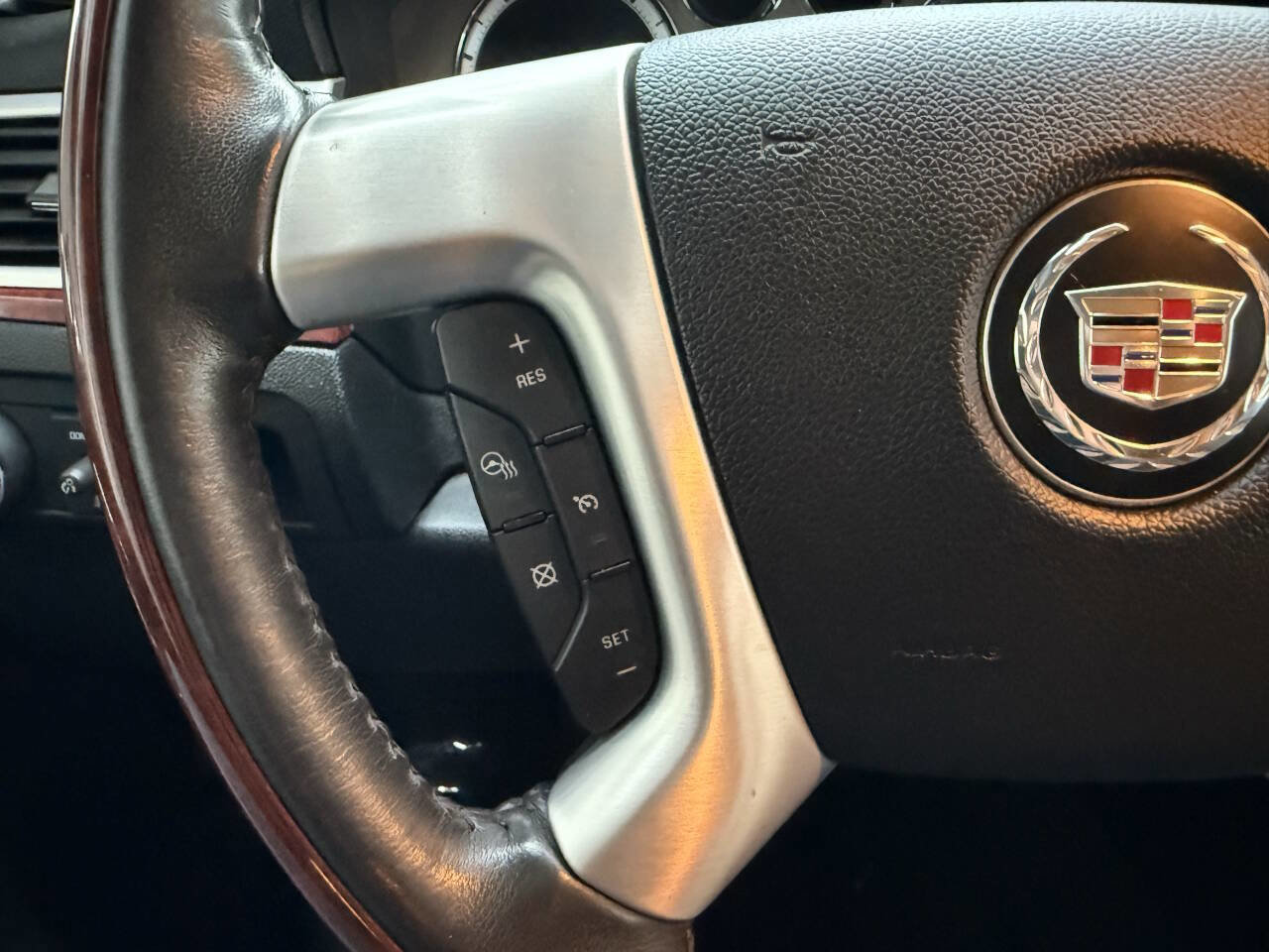 Used 2014 Cadillac Escalade Premium AWD/4WD image 24