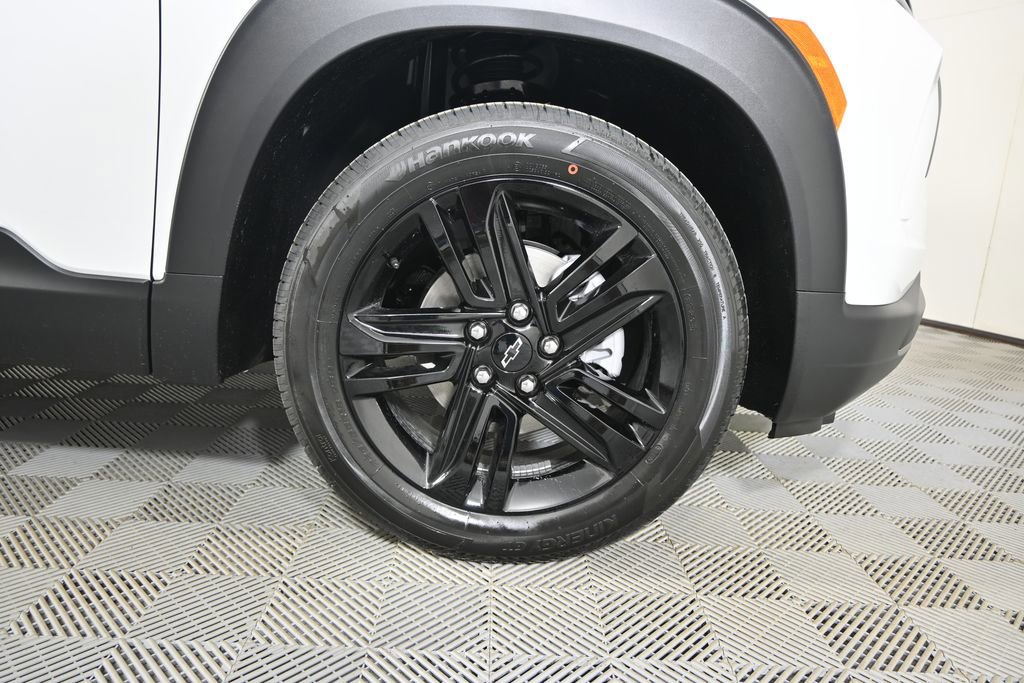 New 2026 Chevrolet TrailBlazer LT w/ Midnight Edition FWD image 11