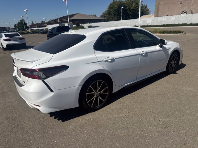 Used 2022 Toyota Camry SE w/ Convenience Package FWD image 3