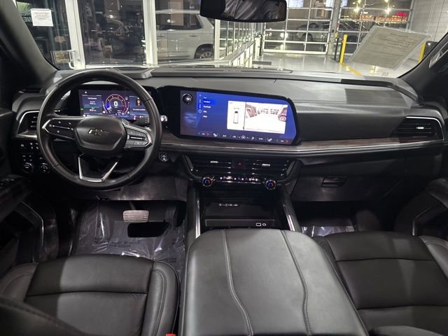 Used 2025 Chevrolet Suburban Z71 image 30