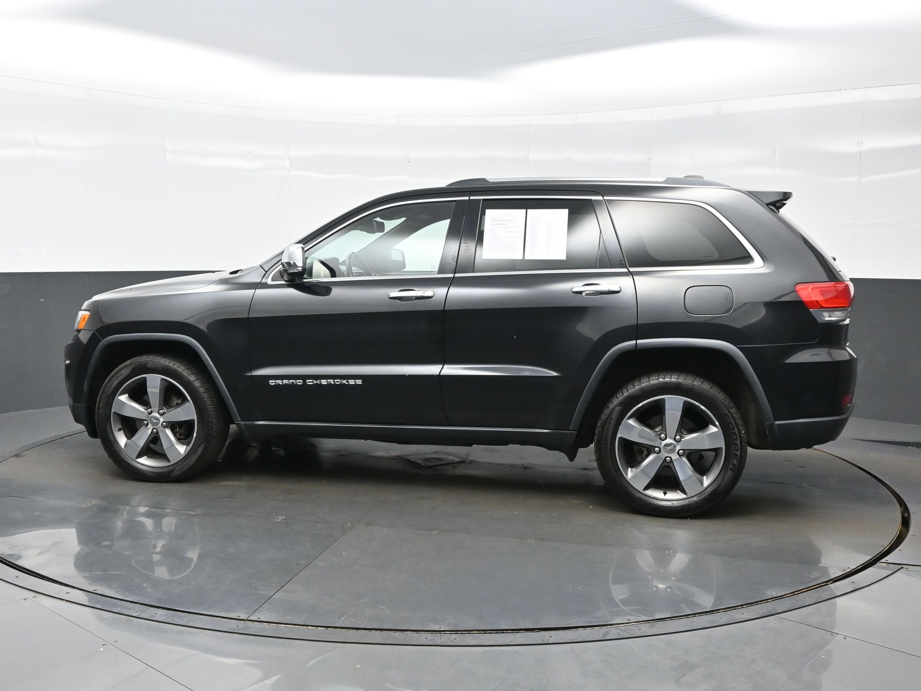 Used 2014 Jeep Grand Cherokee Limited w/ Luxury Group II AWD/4WD image 3