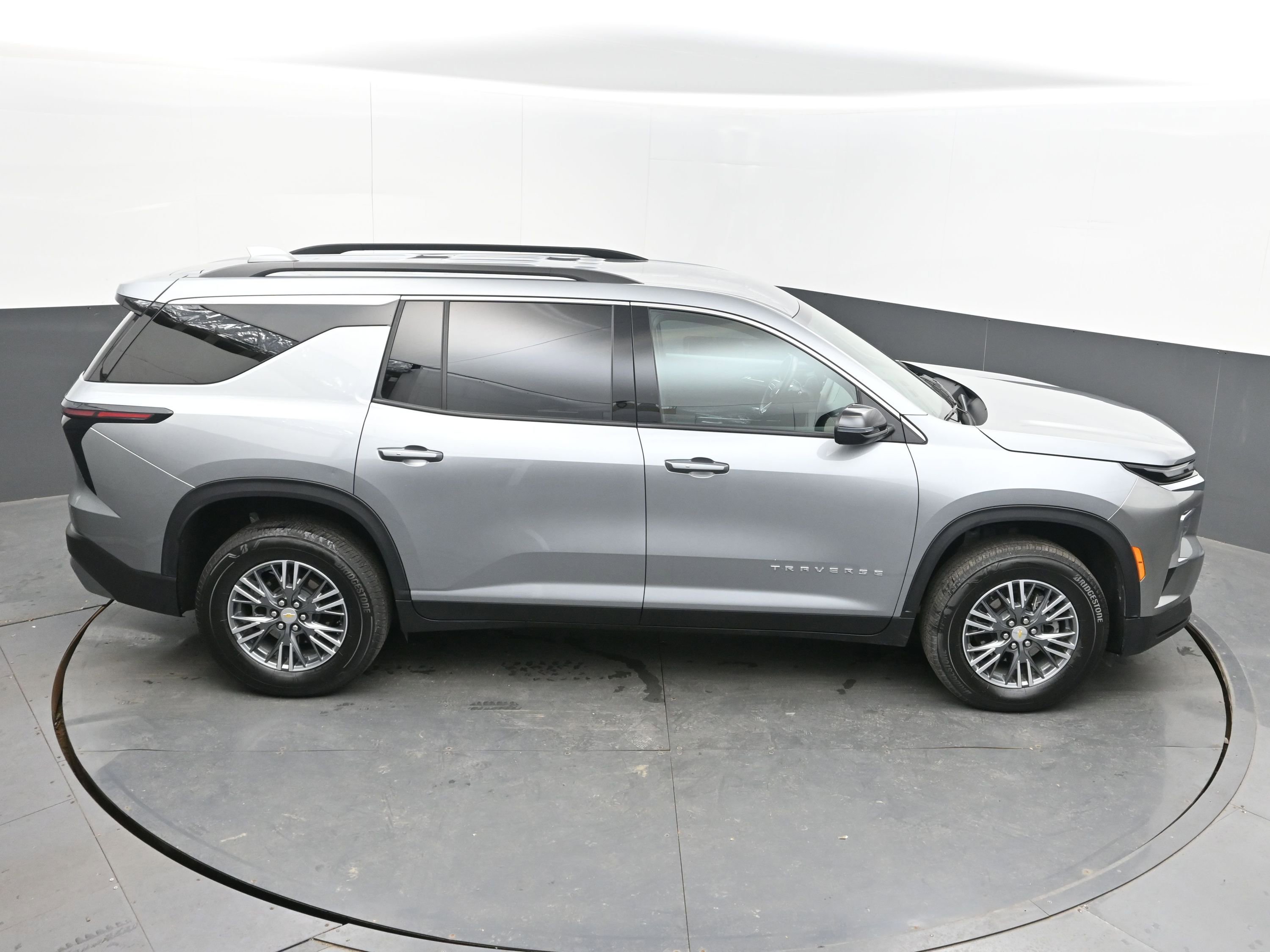 Used 2025 Chevrolet Traverse LT image 35