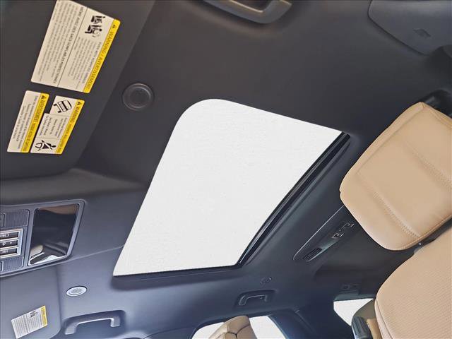 New 2025 Land Rover Discovery Dynamic SE image 27