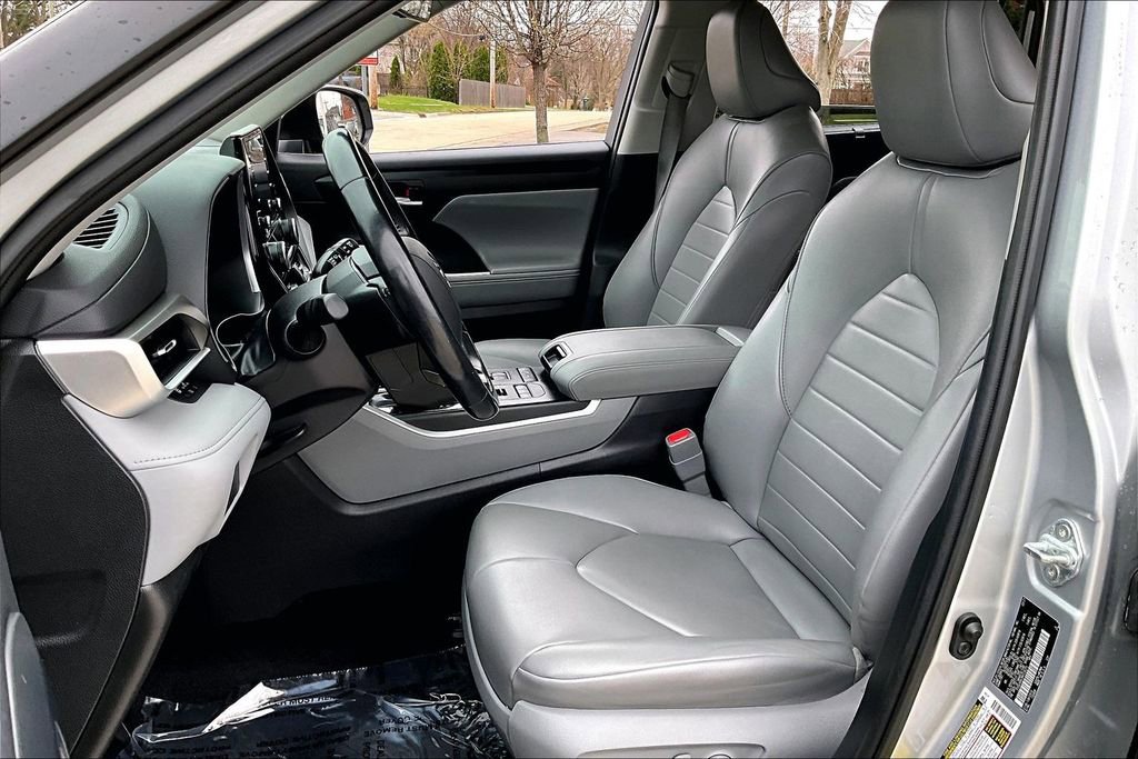Used 2021 Toyota Highlander XLE AWD/4WD image 15