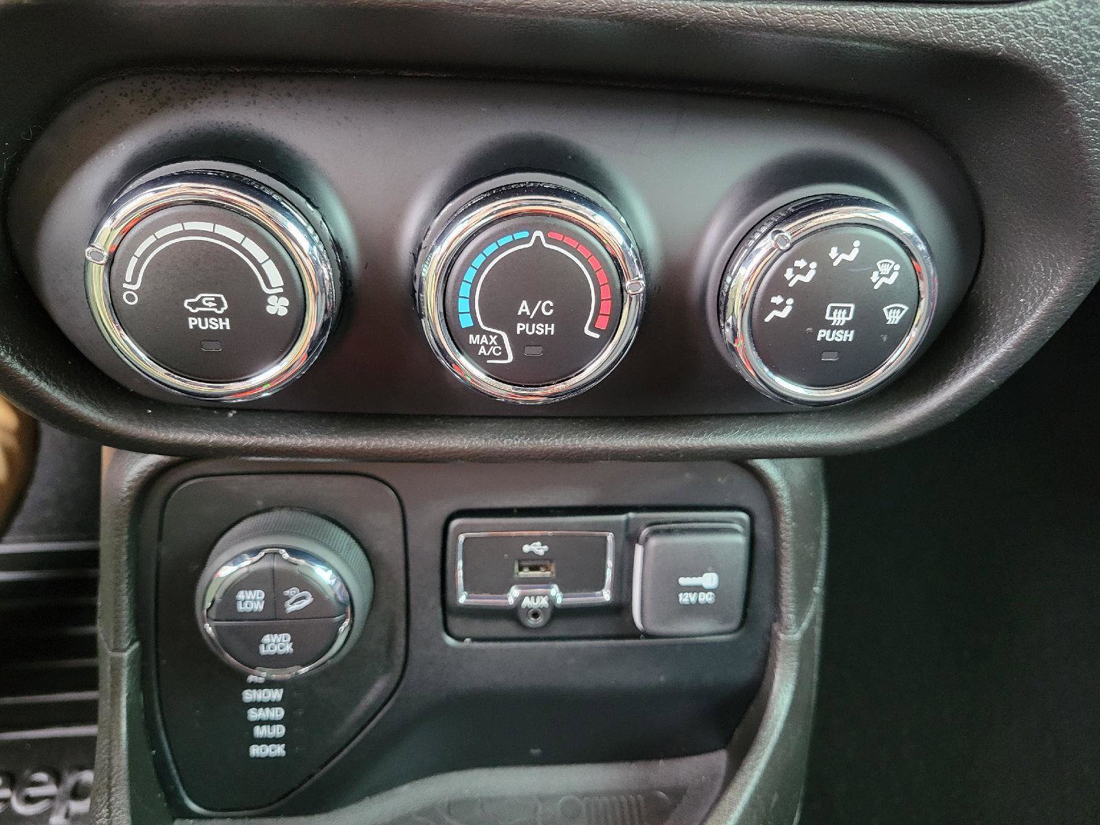 Used 2017 Jeep Renegade Trailhawk image 19