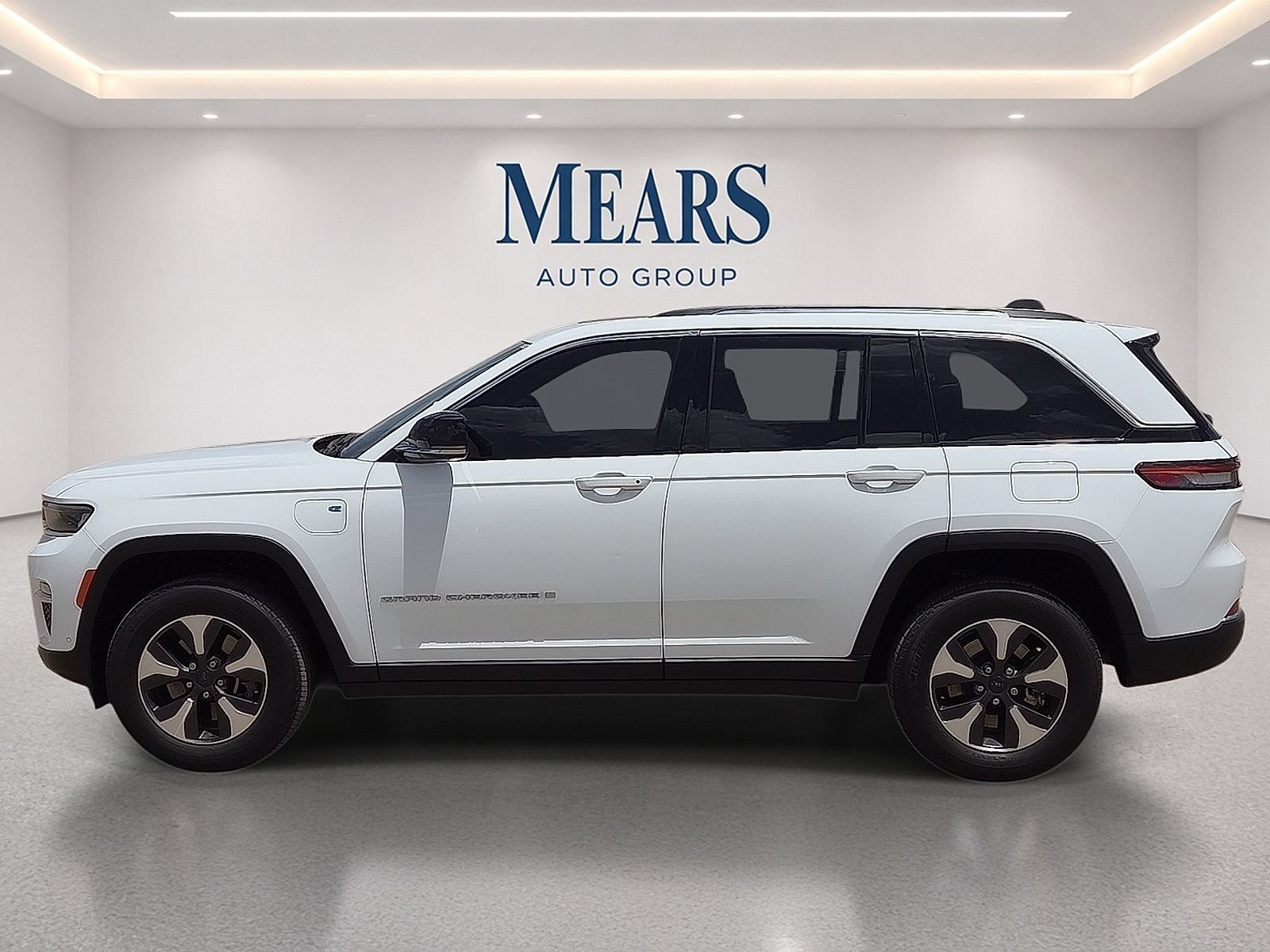 Used 2022 Jeep Grand Cherokee Limited 4xe w/ Luxury Tech Group II AWD/4WD image 2