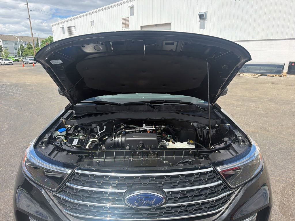 Used 2022 Ford Explorer XLT w/ Equipment Group 202A AWD/4WD image 29