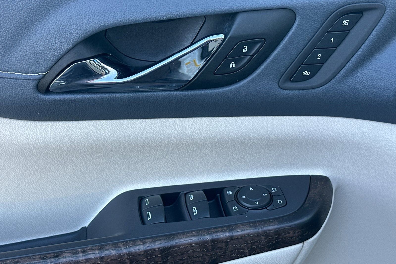 Used 2021 GMC Acadia Denali w/ Denali Ultimate Package AWD/4WD image 11