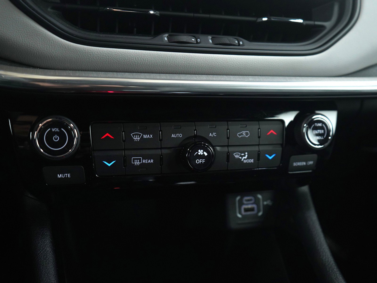 Used 2024 Jeep Compass Limited image 22