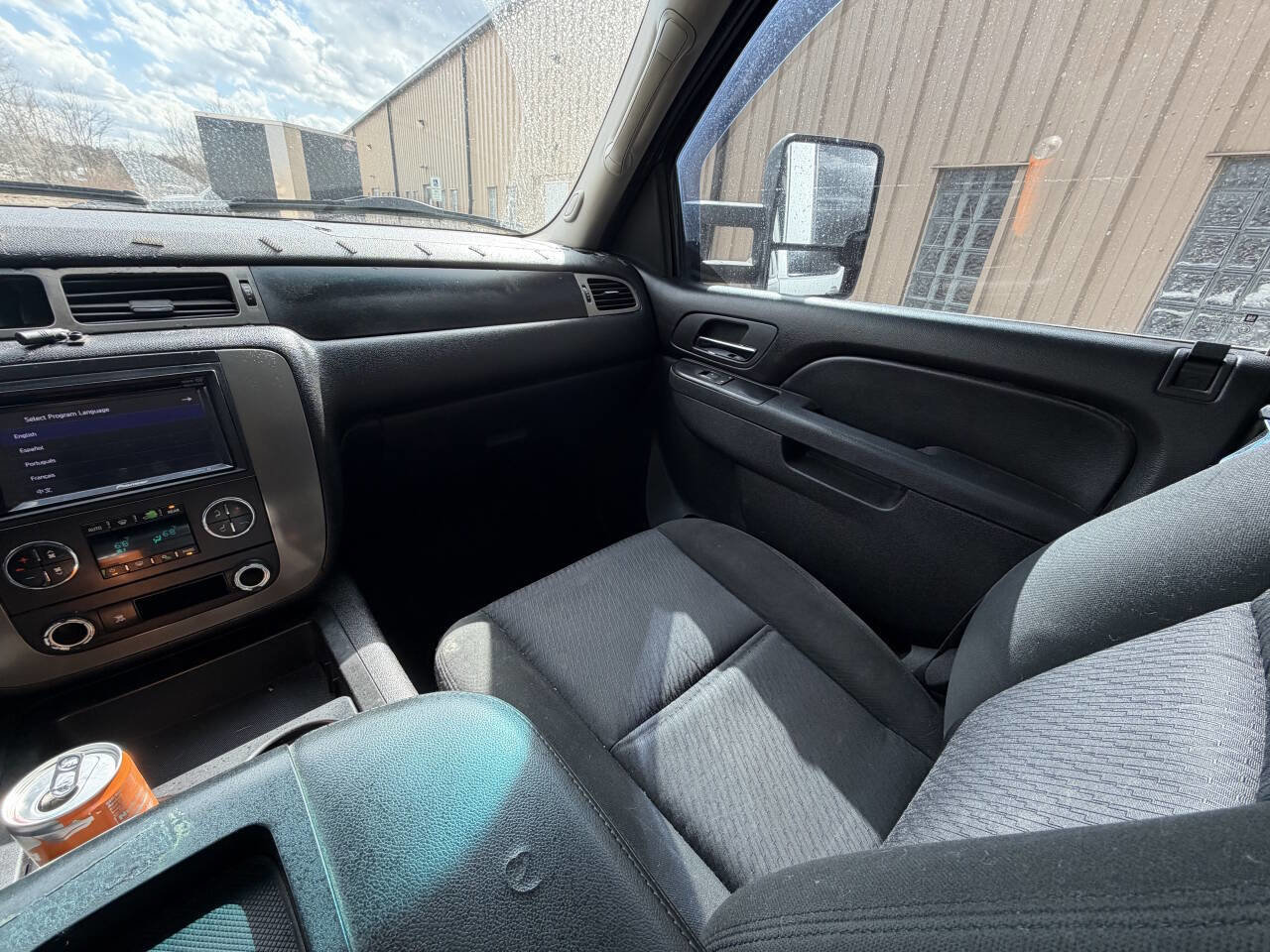 Used 2011 GMC Yukon XL SLE image 17