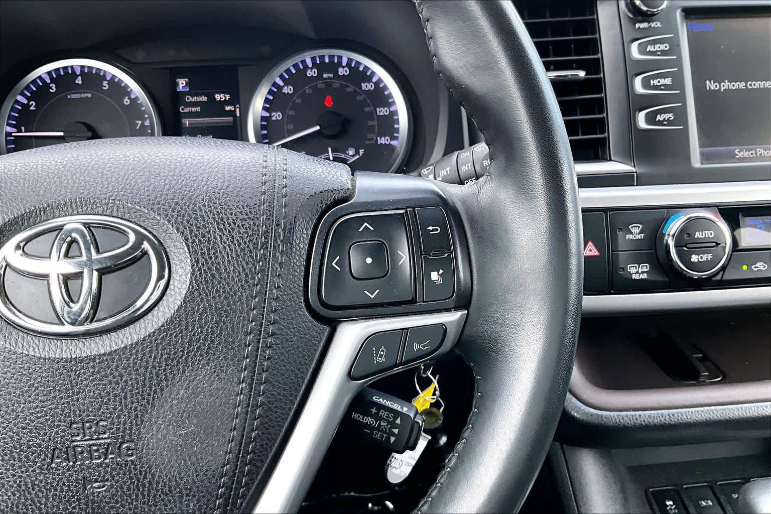 Used 2019 Toyota Highlander Plus AWD/4WD image 20