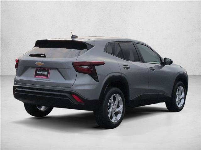 New 2026 Chevrolet Trax LS w/ LS Convenience Package FWD image 2