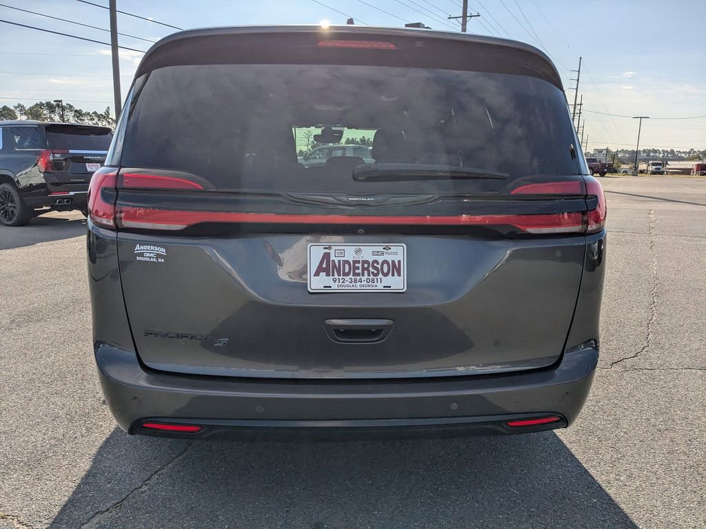 Used 2021 Chrysler Pacifica Touring w/ S Appearance Package image 5