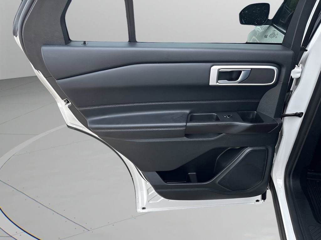 Used 2020 Ford Explorer XLT w/ Equipment Group 202A image 17