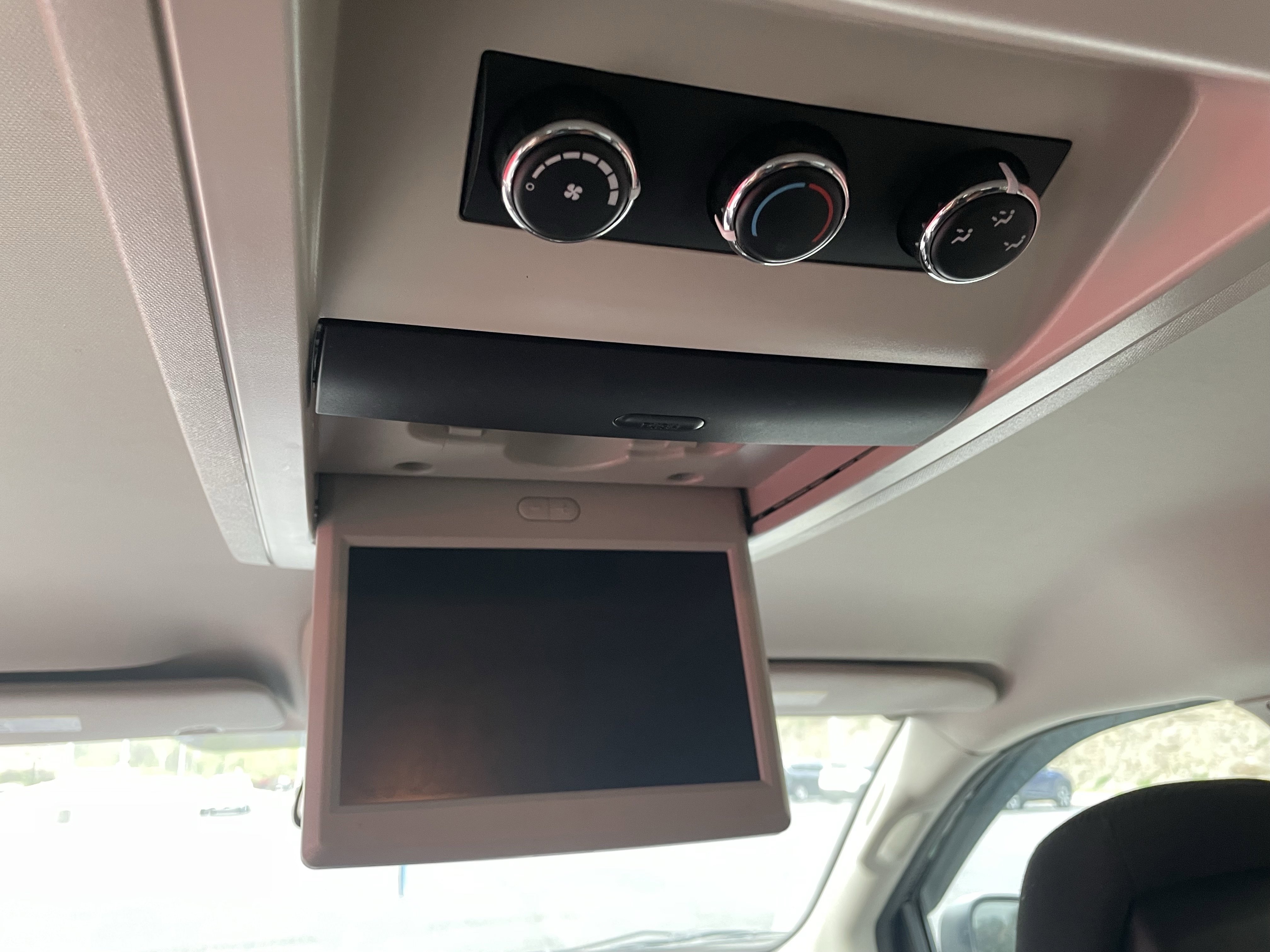 Used 2020 Dodge Grand Caravan SE FWD image 13