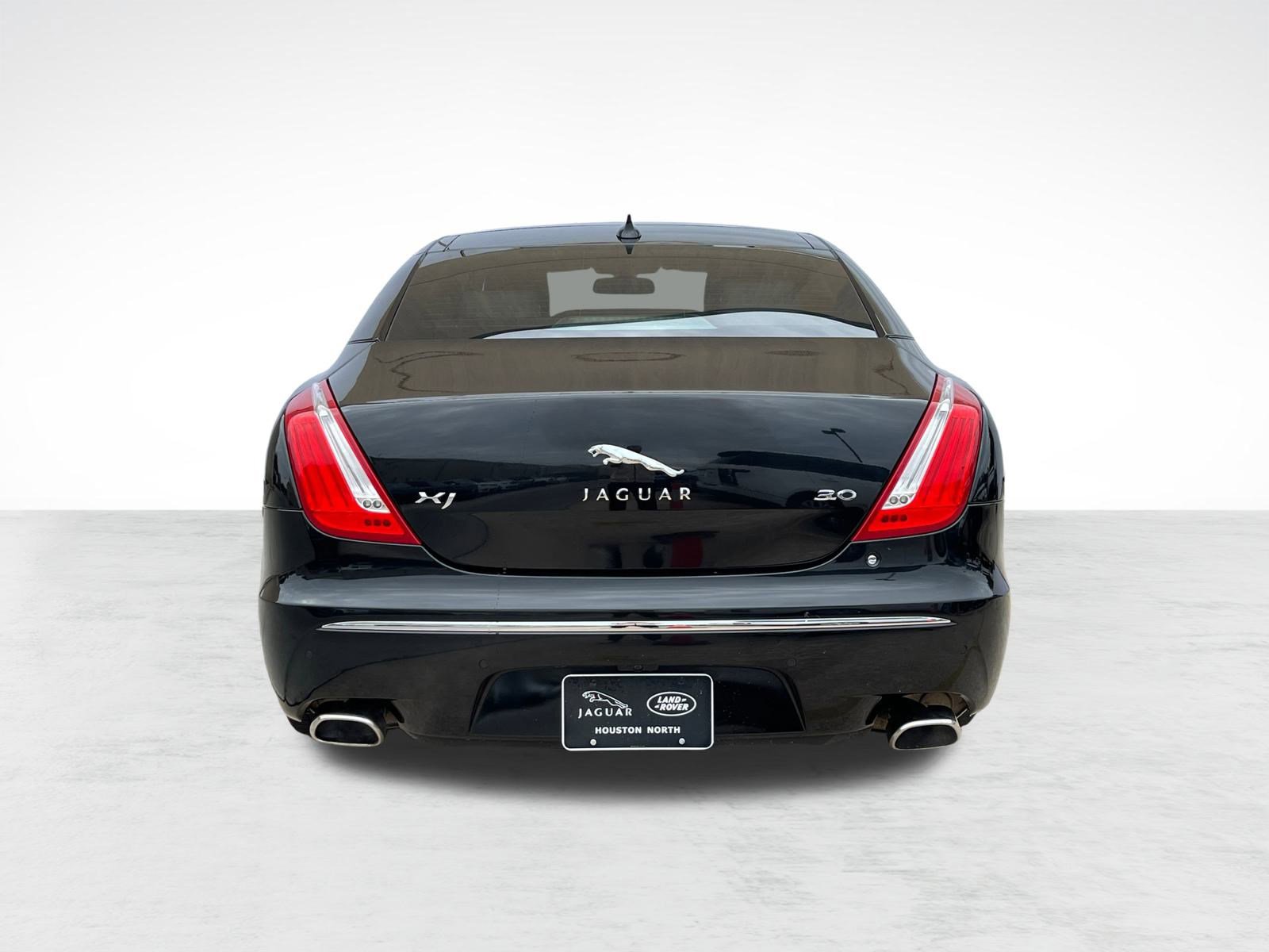 Used 2013 Jaguar XJ image 10