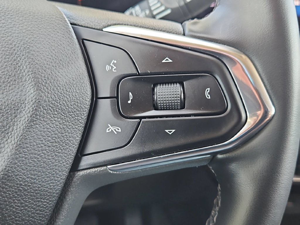 Used 2025 Chevrolet Trax LT w/ LT Convenience Package FWD image 22