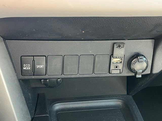 Used 2017 Toyota RAV4 XLE AWD/4WD image 27