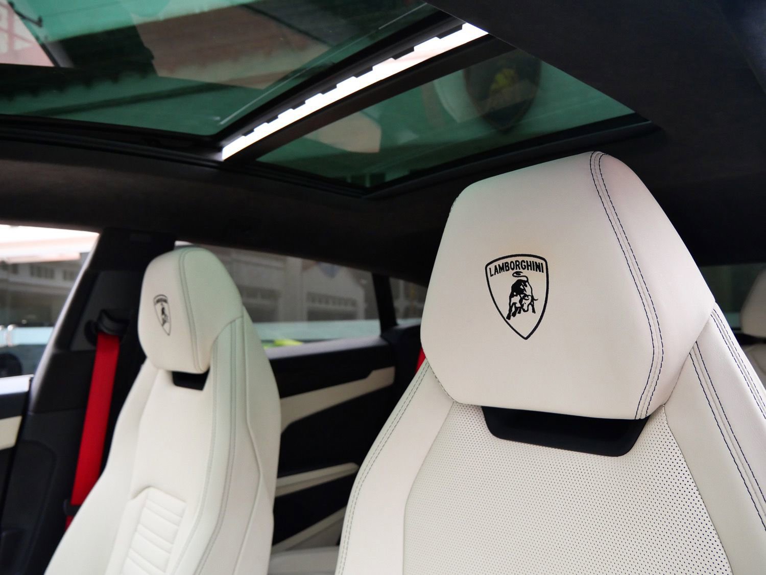 Used 2025 Lamborghini Urus SE AWD/4WD image 19