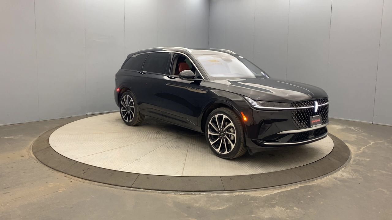 Used 2025 Lincoln Nautilus Black Label AWD/4WD image 7