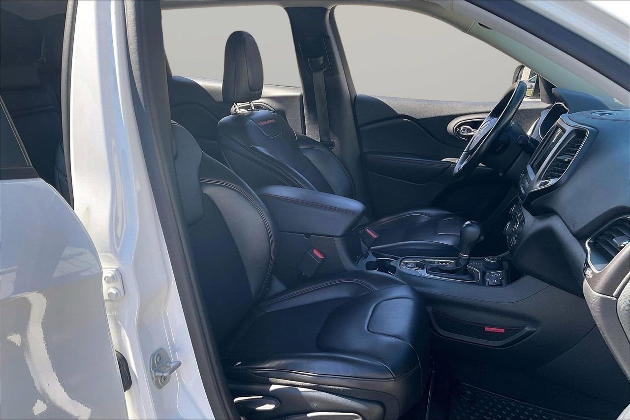 Used 2019 Jeep Cherokee Trailhawk w/ Comfort/Convenience Group image 23