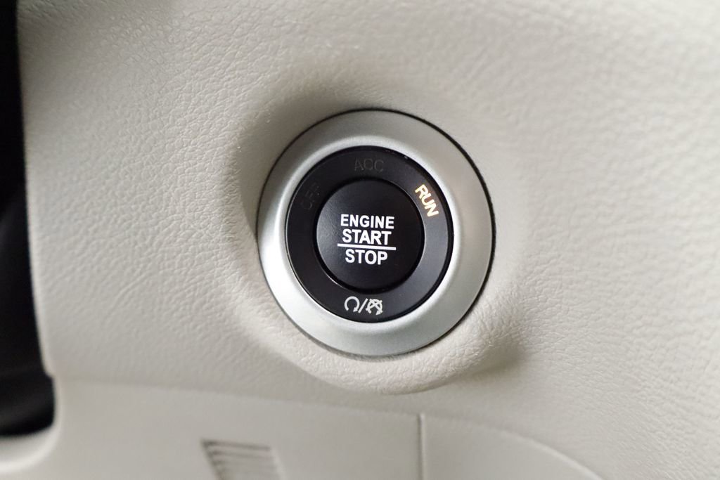 Certified 2023 Chrysler Pacifica Touring-L FWD image 35
