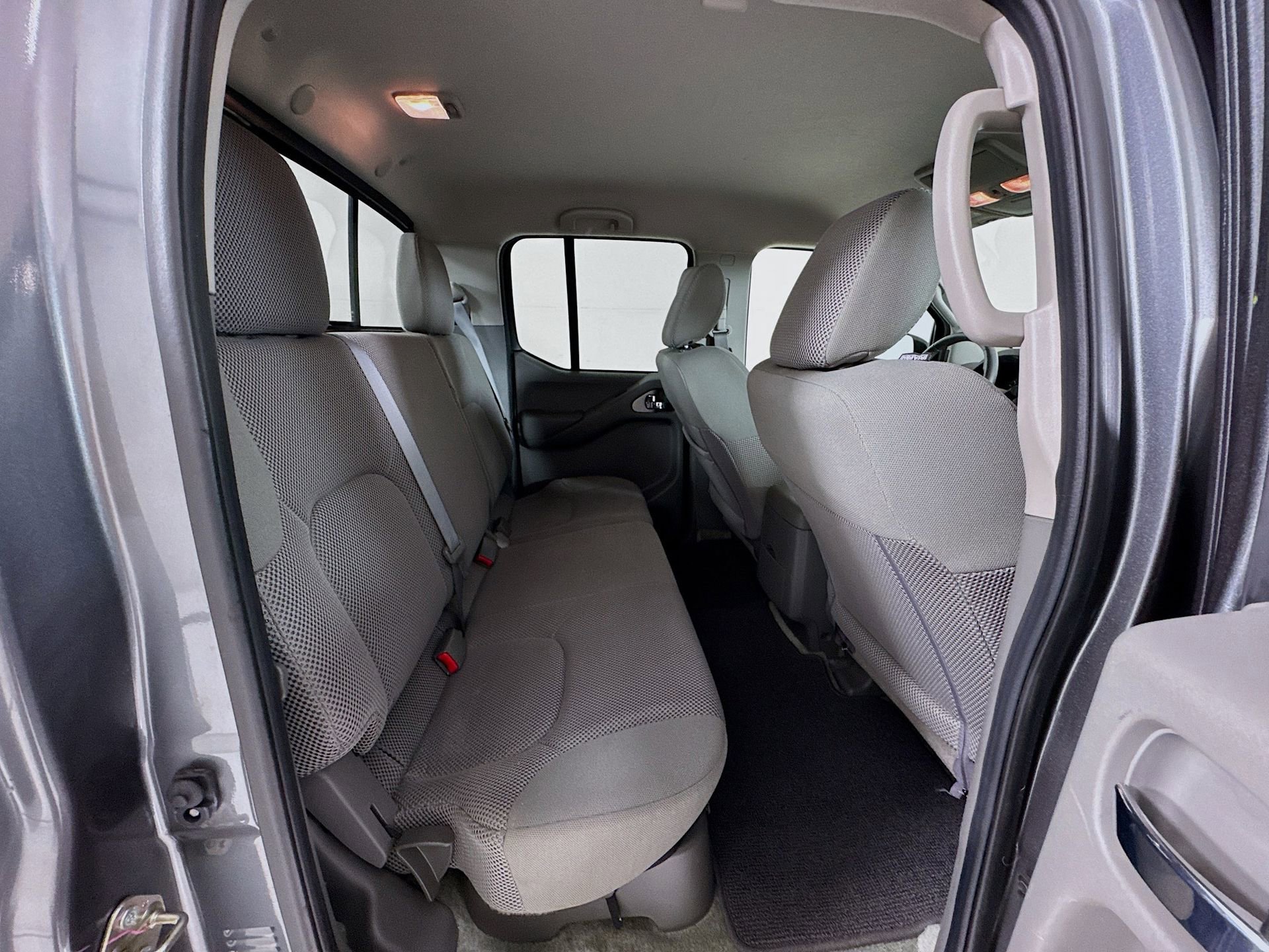 Used 2016 Nissan Frontier SV w/ SV Value Truck Package RWD image 25