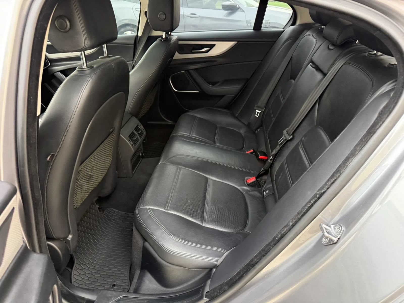 Used 2020 Jaguar XE S RWD image 14