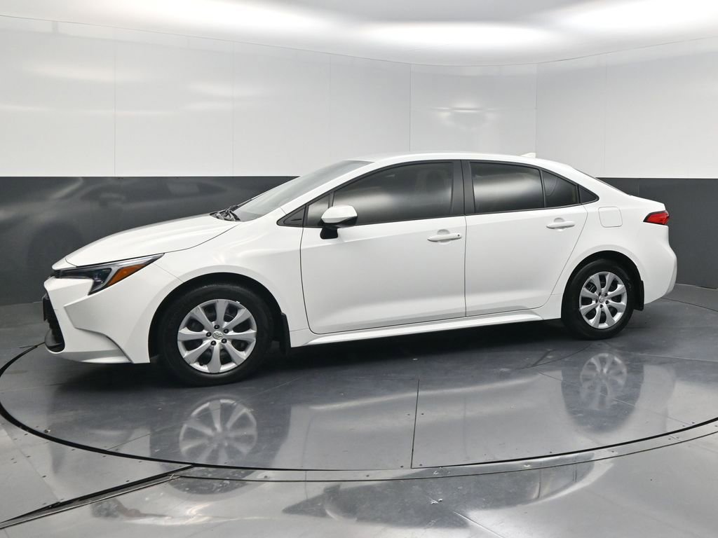Used 2025 Toyota Corolla LE image 3