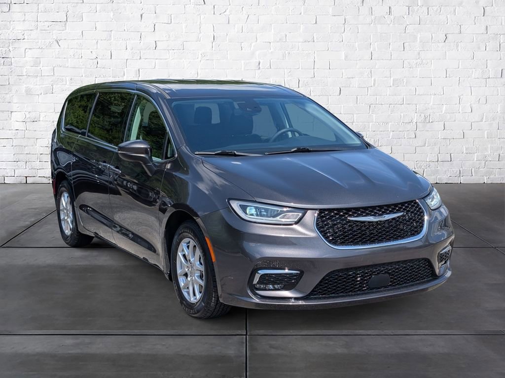 Used 2023 Chrysler Pacifica Touring-L