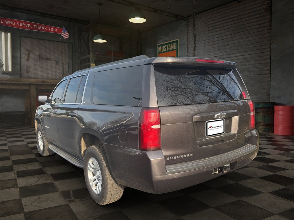 Used 2018 Chevrolet Suburban LT image 4
