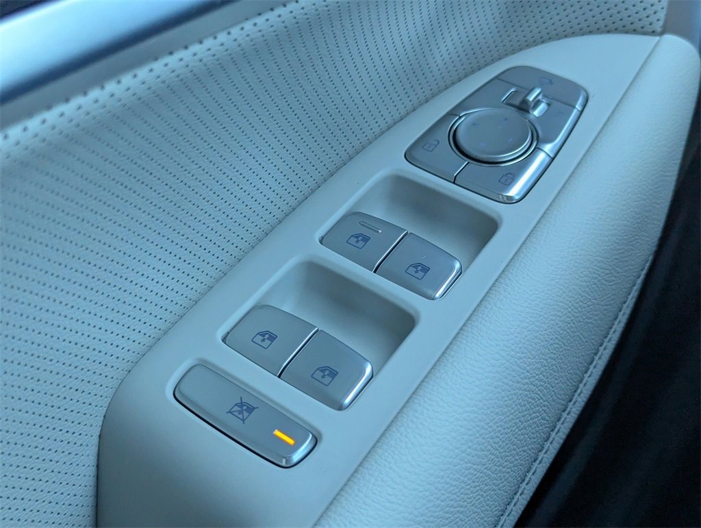 Used 2025 Genesis G70 2.5T w/ Sport Prestige Package image 21