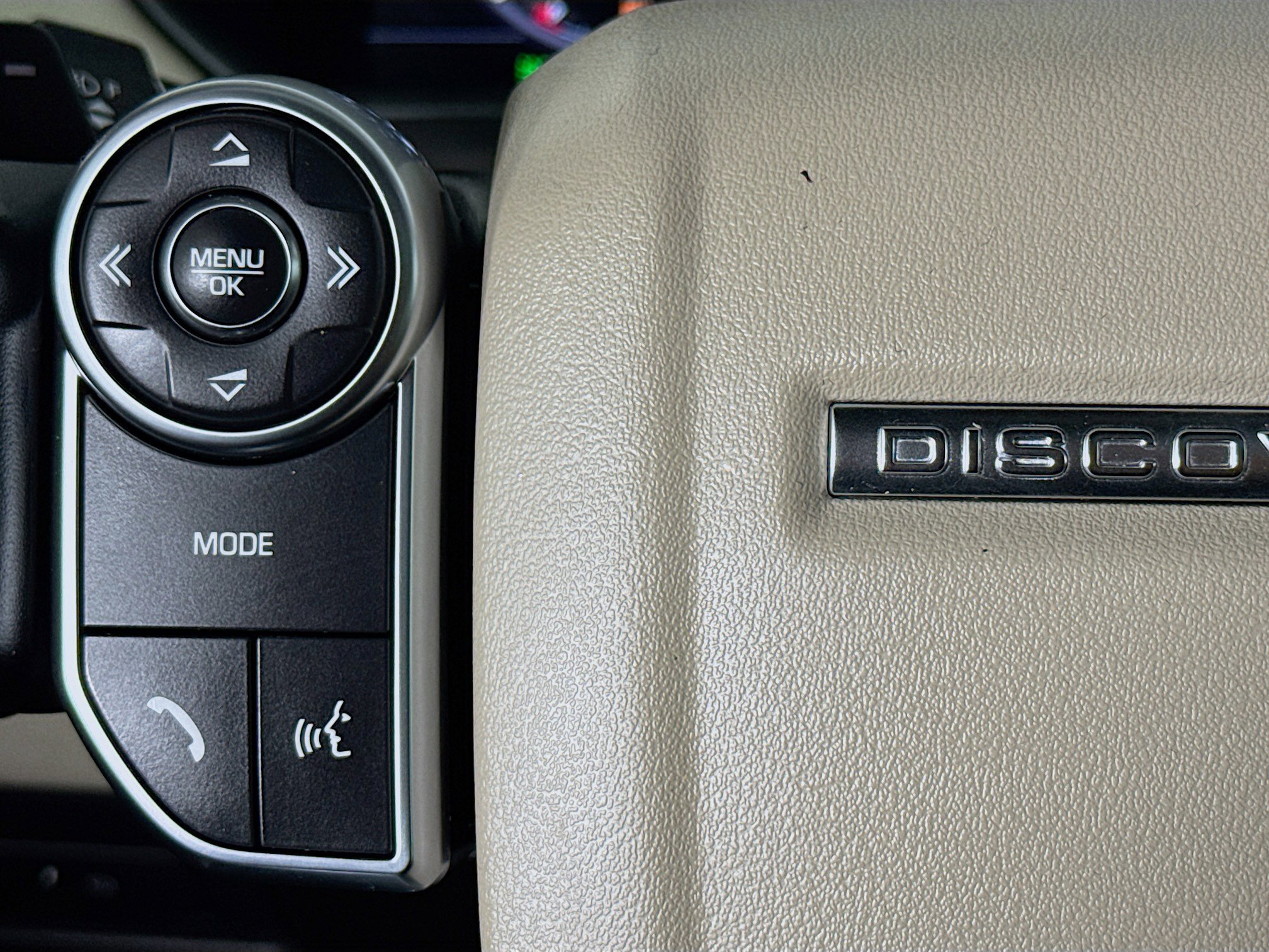 Used 2018 Land Rover Discovery HSE image 13