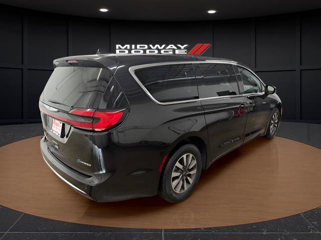Used 2024 Chrysler Pacifica Limited FWD image 4