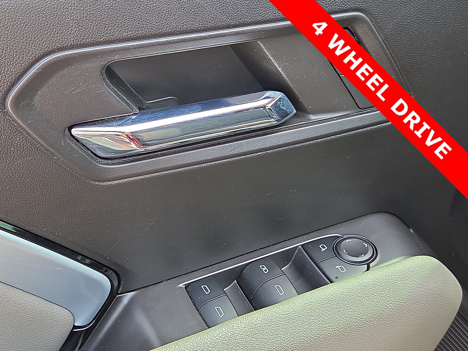 Used 2024 Chevrolet Colorado ZR2 w/ Safety Package AWD/4WD image 13