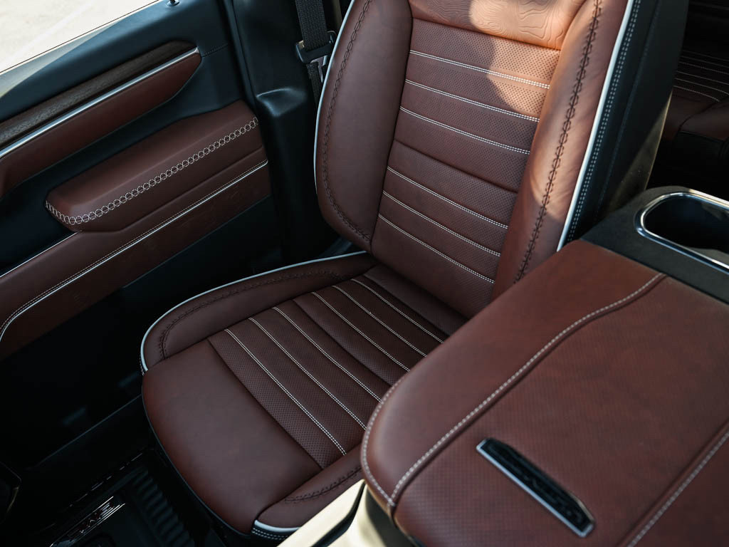 New 2026 GMC Sierra 3500 Denali Ultimate w/ LPO, Black Badging Package image 23